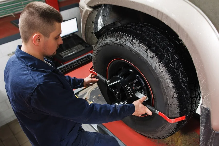 How Roadside Assistance Reduces Tire Change Risks Edinburg, TX